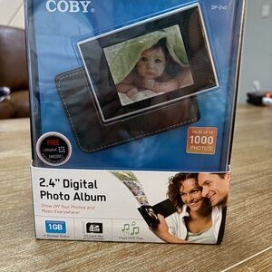 Coby Black 2.4" Digital Photo Album with 1GB Storage